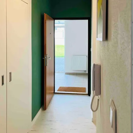 Prízemný S Terasou V Meste *