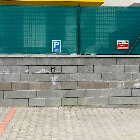 Prízemný S Terasou V Meste