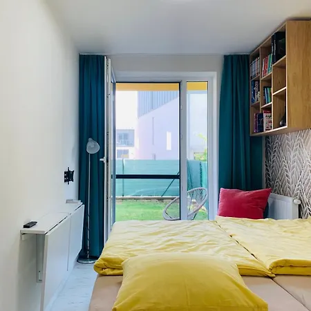 Prízemný S Terasou V Meste Apartmán