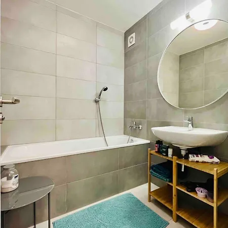 Prízemný S Terasou V Meste Apartmán *